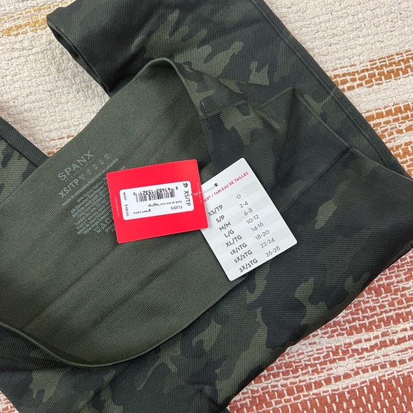 NWT SPANX Look at me now Leggings 💪🏻 - Picture 6 of 6